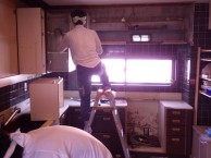 ホワイト＆イエローで明るいくポップな仕上がりに